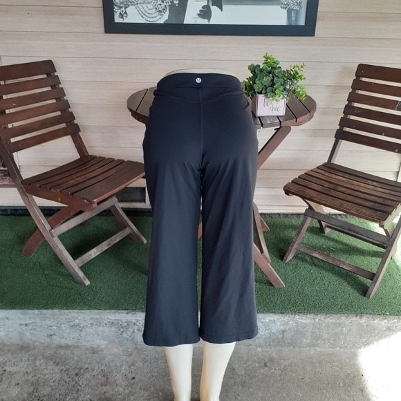 Lululemon High-Waisted Wide Leg Cropped Pants 4 - Picture 6 of 7
